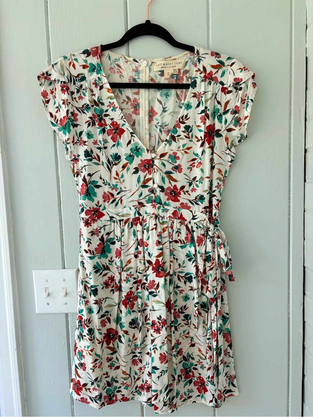 Saltwater Luxe floral v-neck mini dress with flowy skirt and button detail